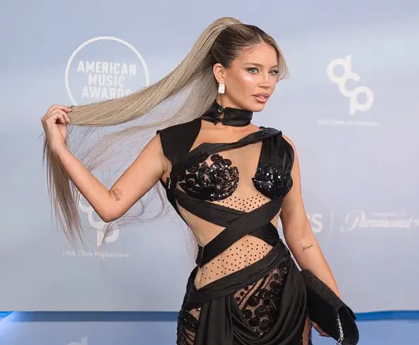 Flavia Laos Urbina — Netflix Star & Influencer