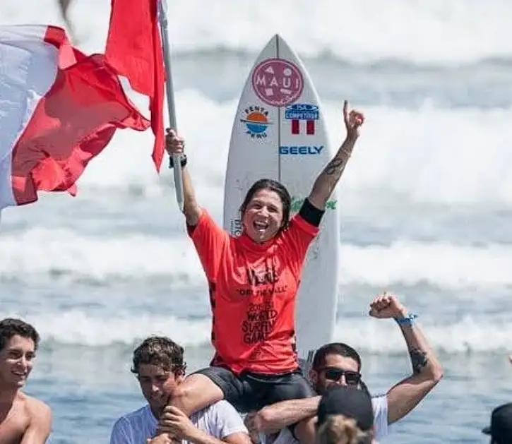 Sofia Mulanovich — Surfing World Champion